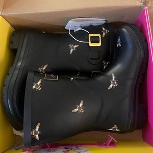 Bumble bee rain boots